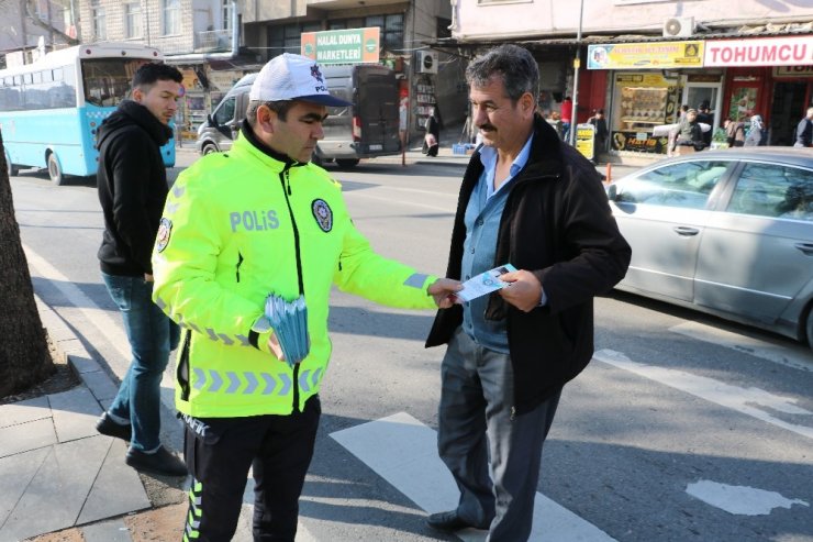 Polisten Suriyelilere trafik eğitimi