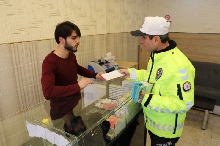 Polisten Suriyelilere trafik eğitimi