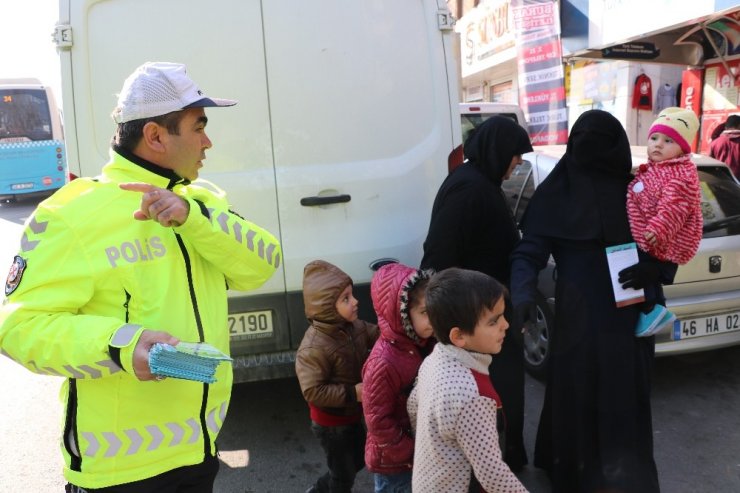 Polisten Suriyelilere trafik eğitimi
