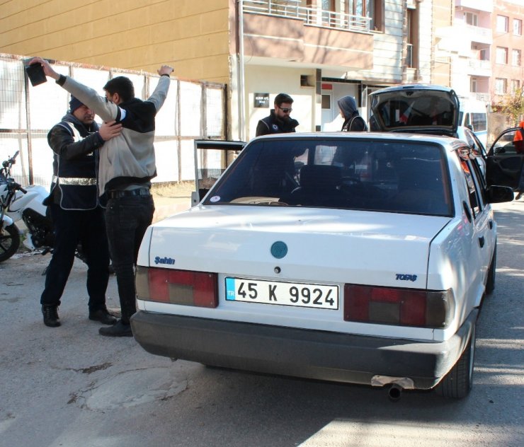 Manisa’da okul çevrelerinde uyuşturucu araması
