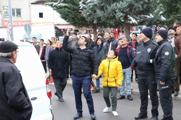 Film izler gibi intihar girişimini izlediler