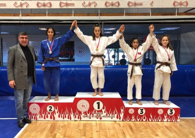Salihli Belediyesporlu judoculardan 23 madalya