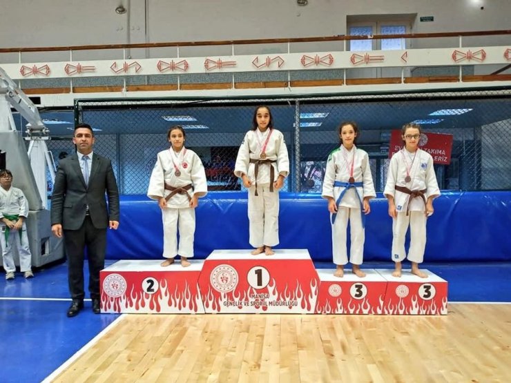 Salihli Belediyesporlu judoculardan 23 madalya
