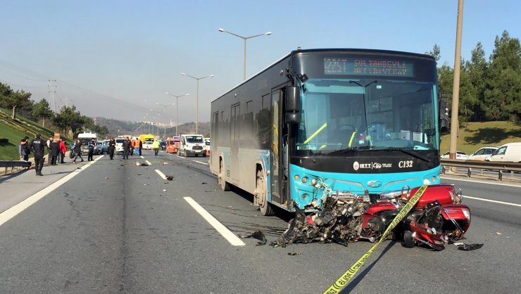 TEM Otoyolu Ümraniye mevkisinde trafik kazası: 2 ölü