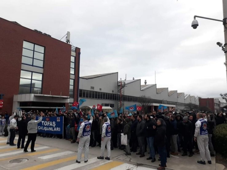 Otomotiv sektöründe üretim durdu...İşçiler yüzde 8’lik zammı beğenmediler, iş bıraktılar