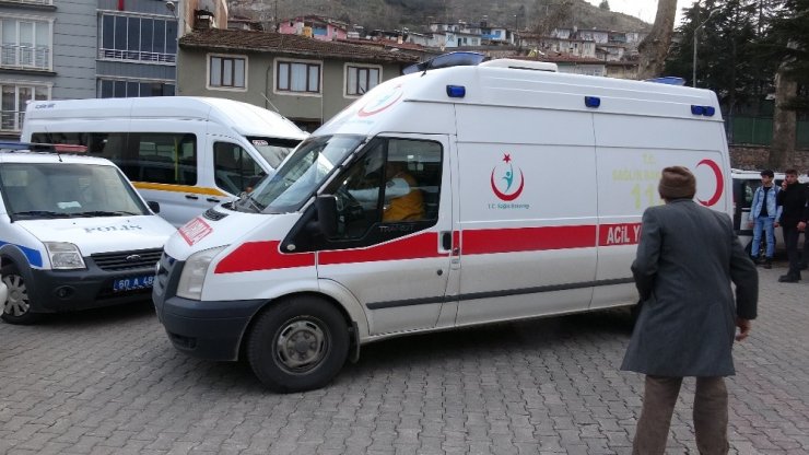 Kavgayı ayırmak isterken bıçaklanan öğrenci hayatını kaybetti