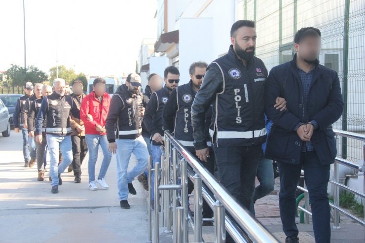 FETÖ operasyonunda gözaltına alınan 16 zanlı adliyeye sevk edildi