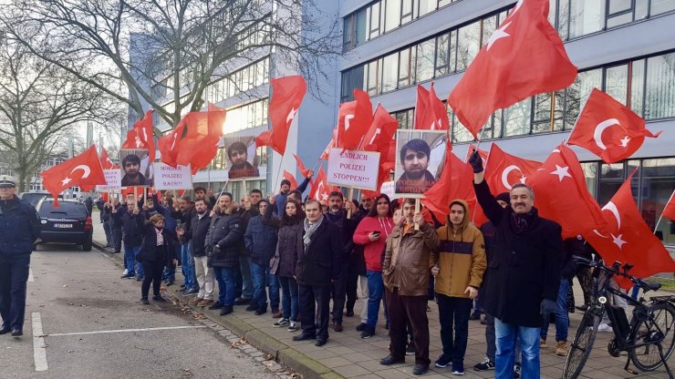 Almanya'da bir Türk'ün polis kurşunuyla yaşamını yitirmesi protesto edildi