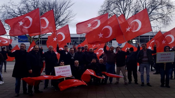 Almanya'da bir Türk'ün polis kurşunuyla yaşamını yitirmesi protesto edildi