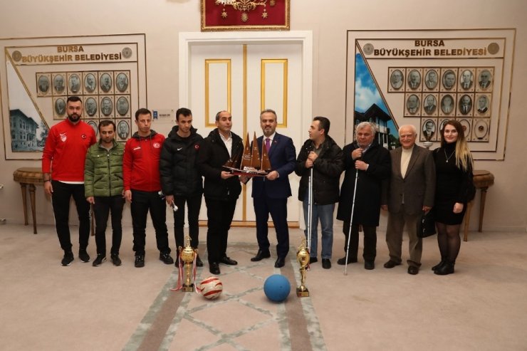 Şampiyonluk sevincini Başkan Aktaş’la paylaştılar