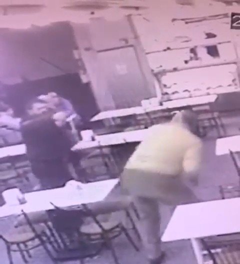 Park ederken başka araca sürttü, çıkan kavgada iki kişiyi vurdu