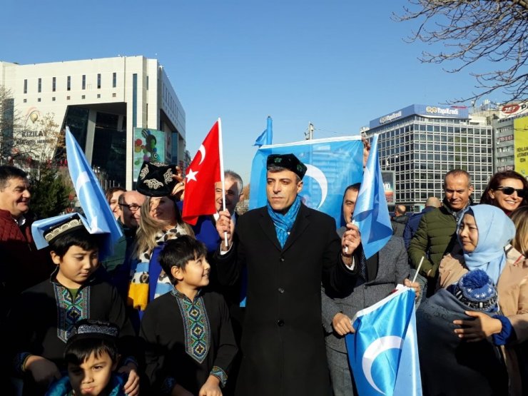 Kızılay Meydanı’nda Uygur Türklerine destek eylemi