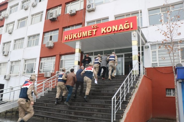 Hazine arazisini satan çete çökertildi
