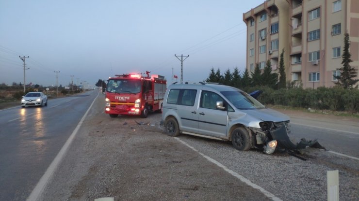 Hafif ticari araç ile otomobil çarpıştı: 1 yaralı