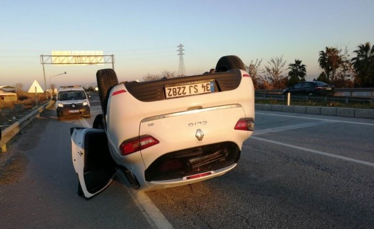 Manisa’da otomobil karşı şeride geçip takla attı: 1 yaralı