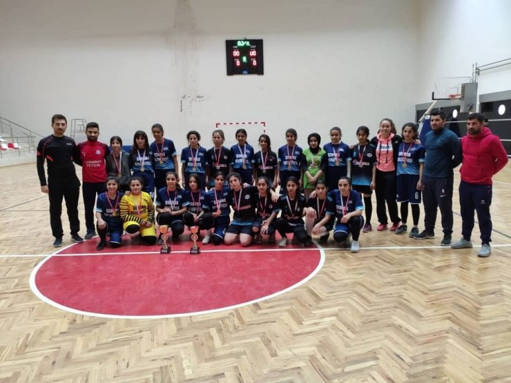Ortaokul öğrencilerinin hentbola ilgisi başarı getirdi