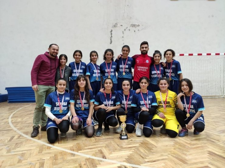 Ortaokul öğrencilerinin hentbola ilgisi başarı getirdi