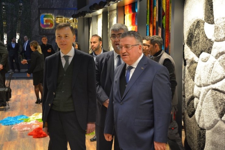 Hannover’de Gaziantepli halıcılara büyük ilgi