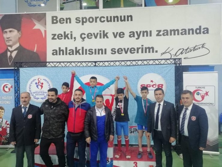 Uşaklı öğrenci ‘Halter Şampiyonası’nda’ Türkiye 2. oldu
