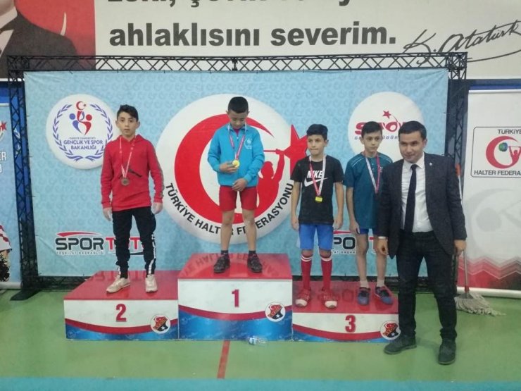 Uşaklı öğrenci ‘Halter Şampiyonası’nda’ Türkiye 2. oldu