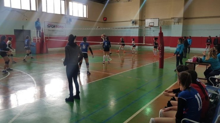 Van Büyükşehir Belediyesi kadın voleybol takımı haftayı galibiyetle kapadı
