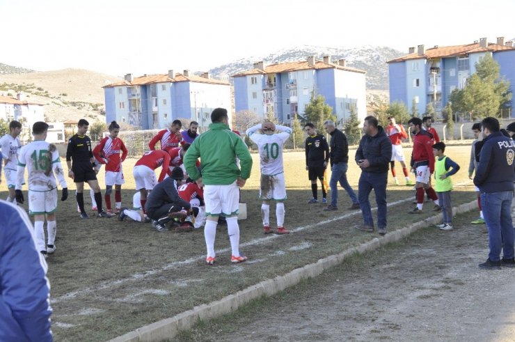 Amatör lig maçında korku dolu dakikalar