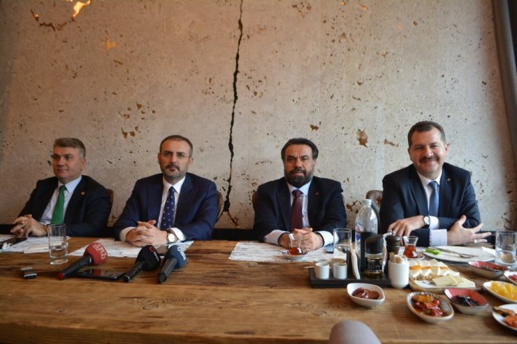 AK Partili Ünal: “10 yıllık basın emekçisiyle 10 günlük sosyal medya paylaşımcısı aynı kefeye konulmamalı”