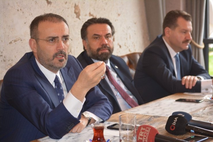 AK Partili Ünal: “10 yıllık basın emekçisiyle 10 günlük sosyal medya paylaşımcısı aynı kefeye konulmamalı”