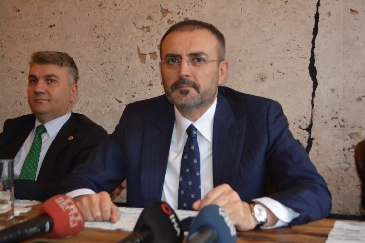 AK Partili Ünal: “10 yıllık basın emekçisiyle 10 günlük sosyal medya paylaşımcısı aynı kefeye konulmamalı”