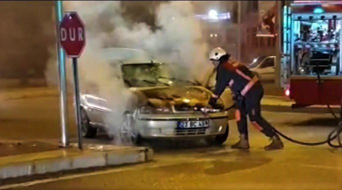 Elazığ’da araç yangını