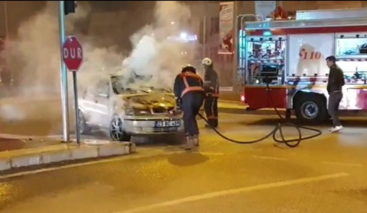 Elazığ’da araç yangını