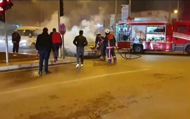 Elazığ’da araç yangını