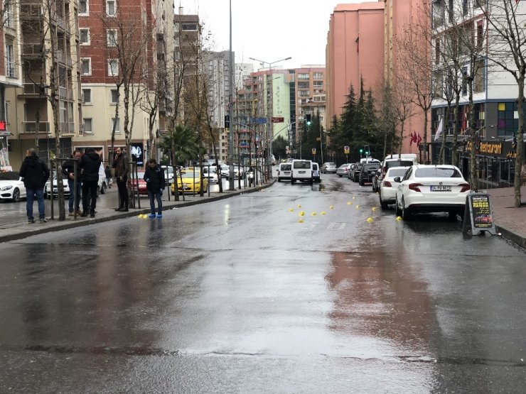 Esenyurt’ta sokak ortasında dehşet saçtılar