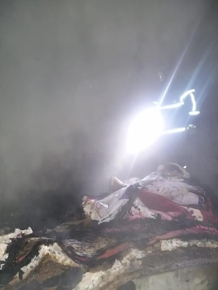 Samandağ’da çıkan yangında evdeki eşyalar kullanılamaz hale geldi