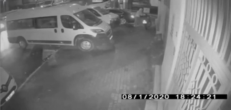 Vatandaşların gözü önünde “pes” dedirten motosiklet hırsızlığı kamerada