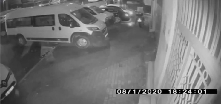Vatandaşların gözü önünde “pes” dedirten motosiklet hırsızlığı kamerada