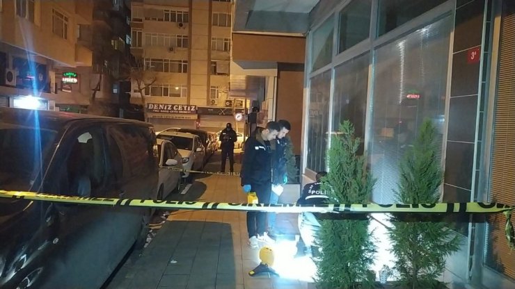 Küçükçekmece’de silahlı saldırı:1 yaralı