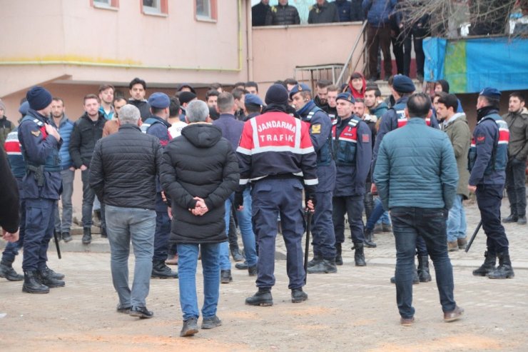 Maçın devre arasında saha karıştı