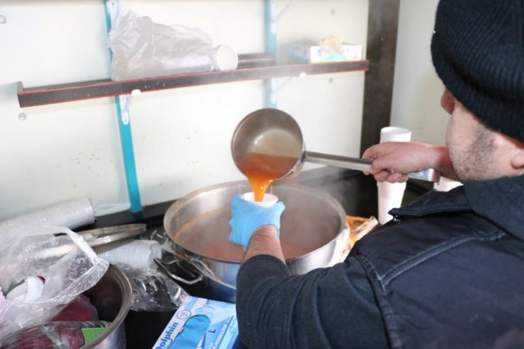 Manisa Açık Oto Pazarı sıcak çorbayla ısındı