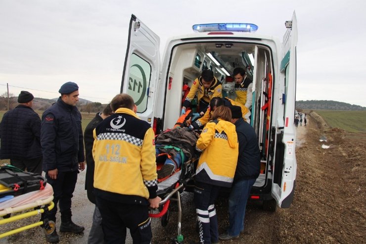 Cenazeye giden araç takla attı: 5 yaralı