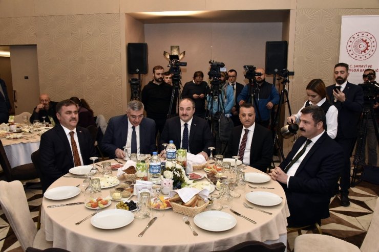 Bakan Varank: "750 milyon liralık kaynağı teknolojiyi, sanayiyi ve yeniliği odağına alan işletmelere aktaracağız"