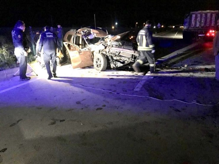 Muğla’da otomobil önündeki kamyona çarptı: 1 ölü 1 yaralı