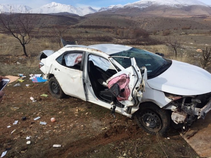 Otomobil takla attı: 3 yaralı