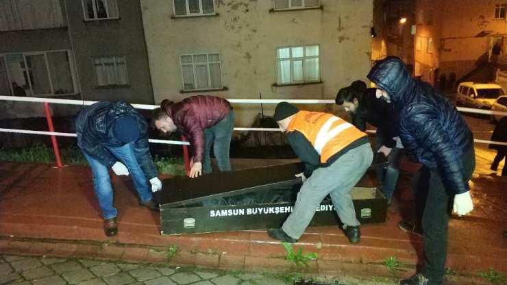 Çöp konteynerinde bulunan cesedin parçaları kayıp
