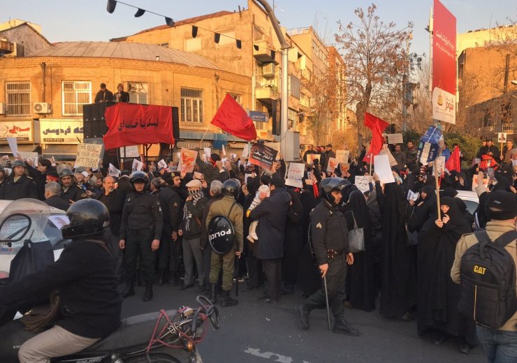 Tahran'da İngiltere karşıtı gösteri düzenlendi
