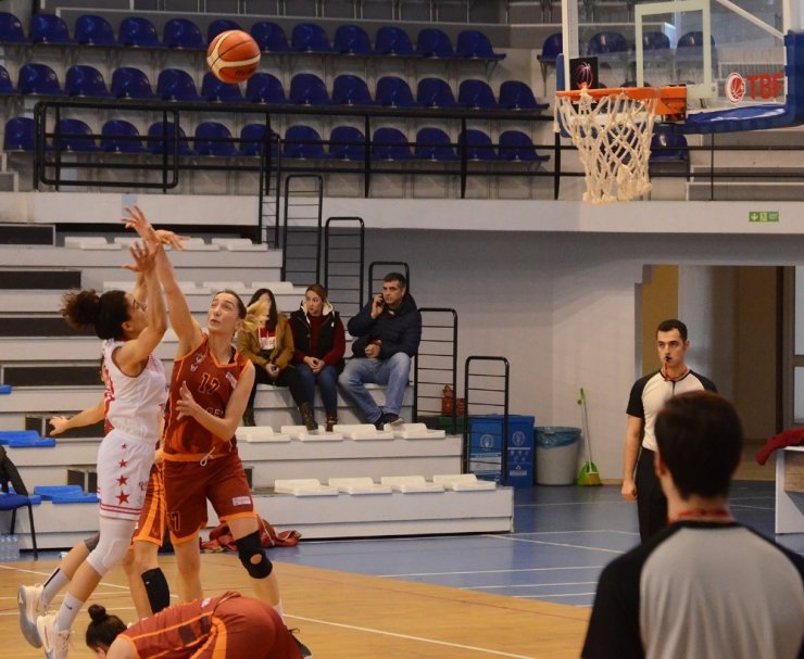 Turgutlu Belediye Kadın Basket takımı kendi evinde mağlup