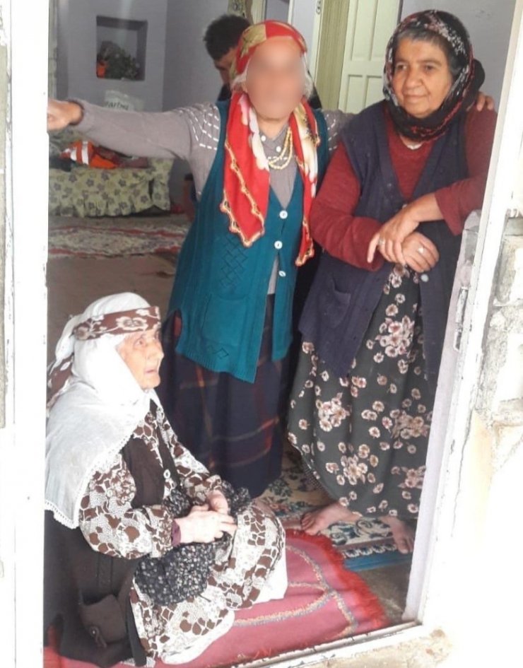 Hayatını kaybeden anne ve kızı yan yana defnedildi