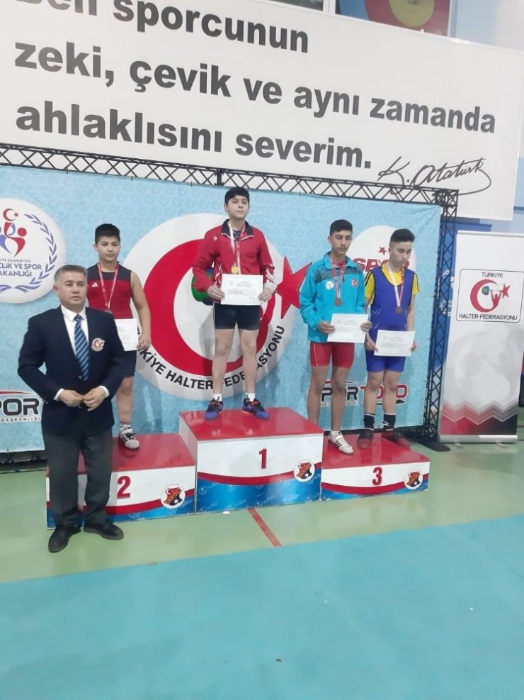 Ağrılı Halterci Batuhan Akbaş Türkiye Şampiyonu oldu