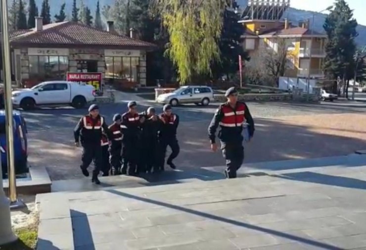 Jandarma’dan akaryakıt hırsızlığı operasyonu: 3 gözaltı