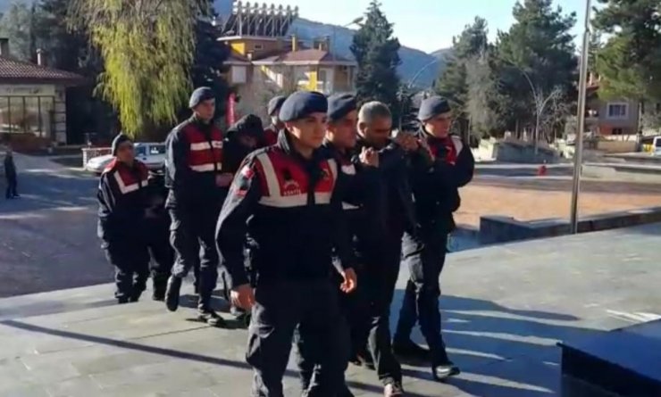 Jandarma’dan akaryakıt hırsızlığı operasyonu: 3 gözaltı